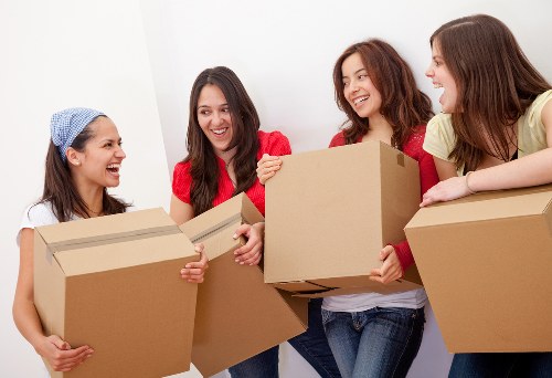 Careful box labeling and room-by-room packing support in central London